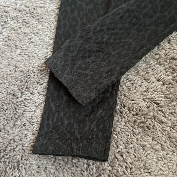 Black sleek leopard NikiBiki leggings OS 2-12 NWT workout athleisure yoga cycle - Picture 2 of 7